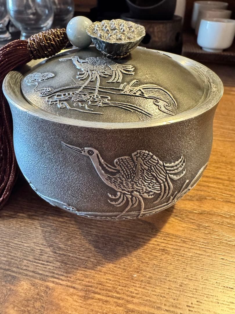 鶴彫刻の純錫製製茶釜