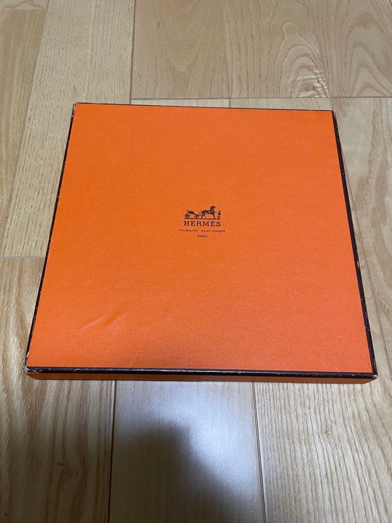 HERMES カレ90 スカラベ　シルクスカーフ