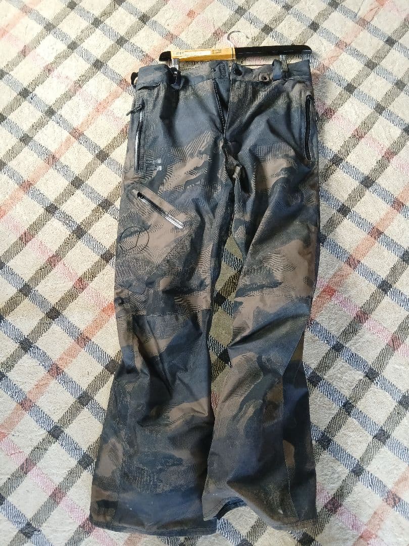 VOLCOM GORE-TEX スノーボードパンツ カモフラージュ