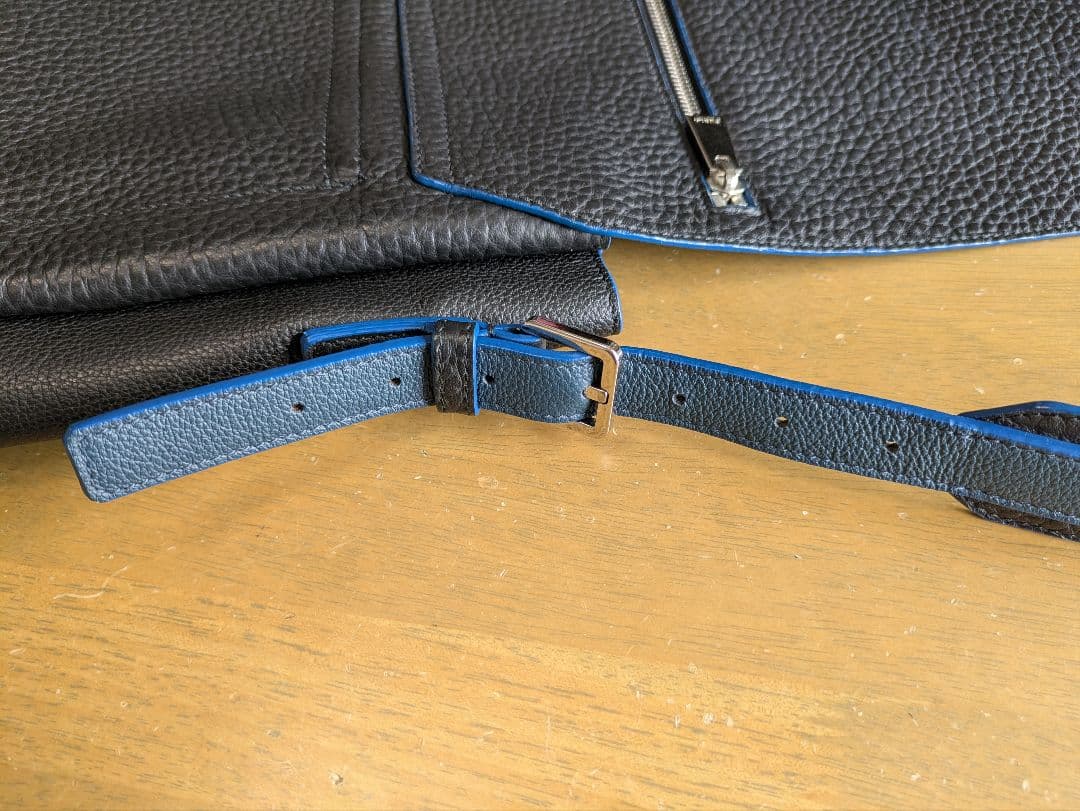 極美品✨FURLA ショルダーバッグ　クロスボディ　大容量　ブラック　レザー