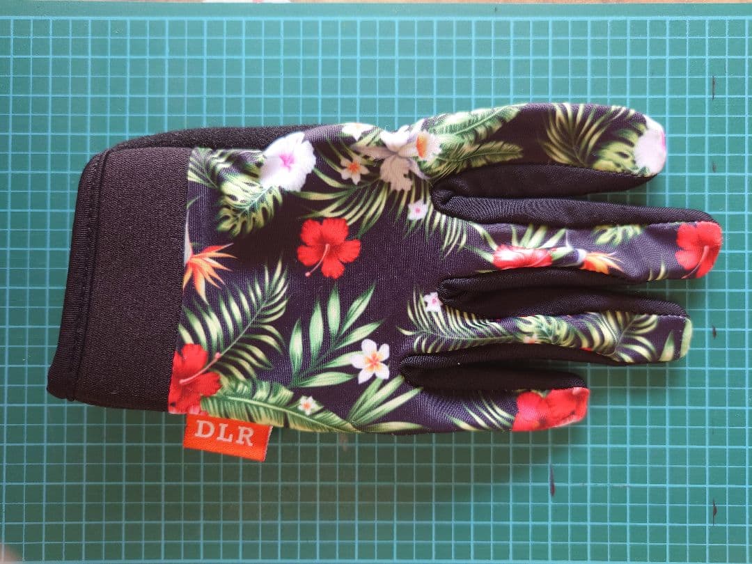 キッズ BMX TNB PLUG14　グローブ付