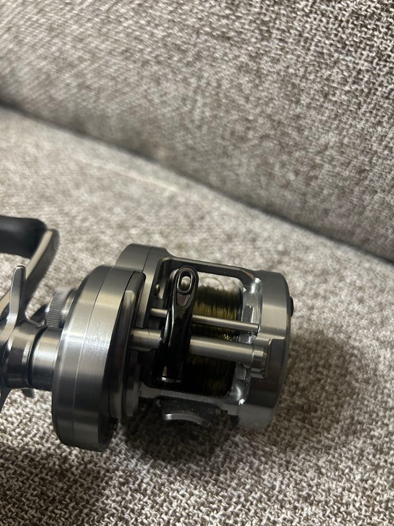 SHIMANO カルカッタコンクエストDC 200HG 右ハンドル