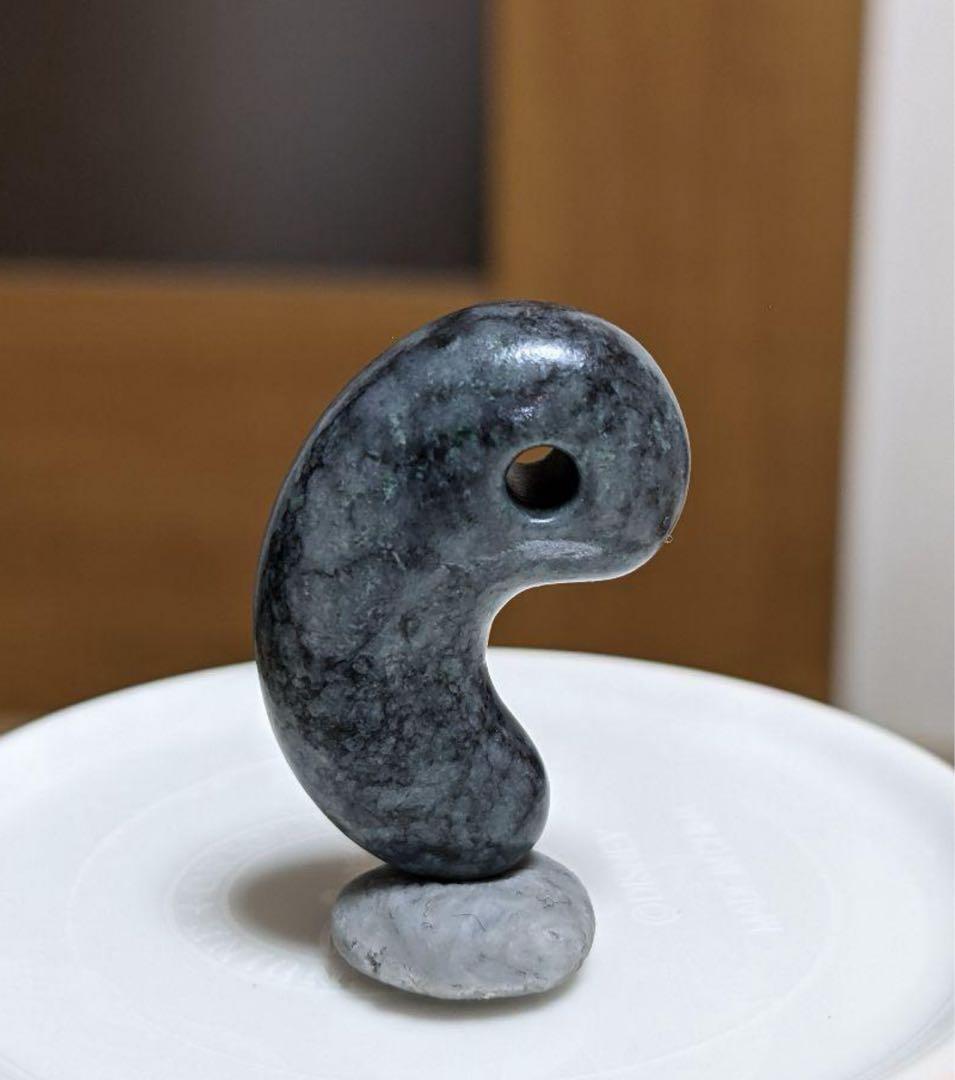 糸魚川翡翠　勾玉　黒ヒスイ