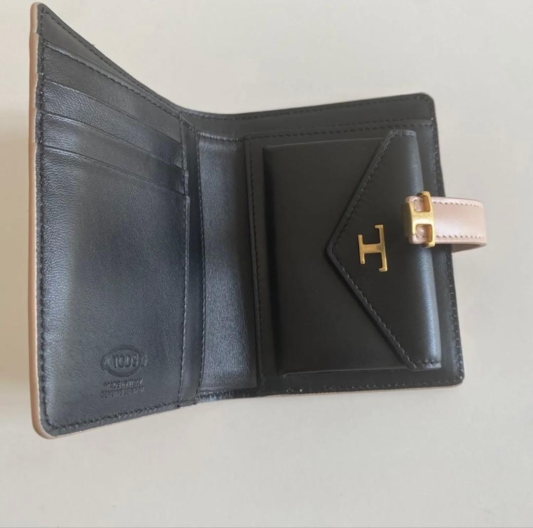 TOD'S ベージュ 二つ折り財布　ピンク系　ベージュ系