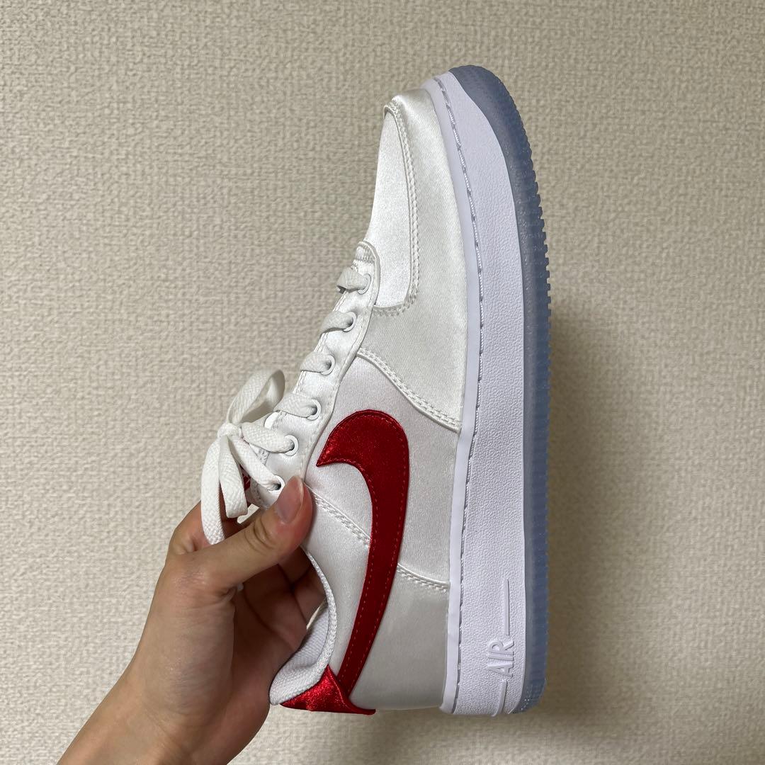 NIKE エアフォース1 07 ESS SNKR DX6541 100