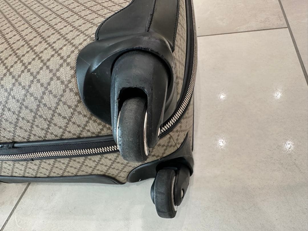 GUCCI ダイヤモンドパターン キャリーケース