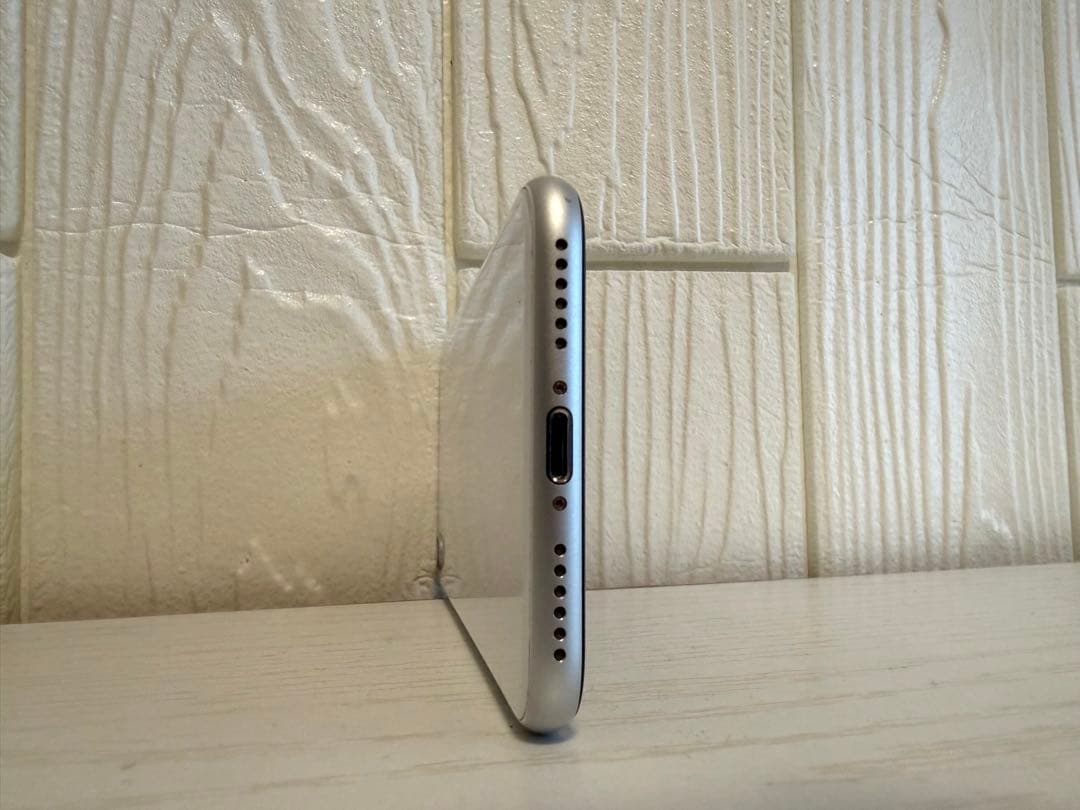 Apple iPhone SE 第3世代 64GB スターライト　ホワイト　白