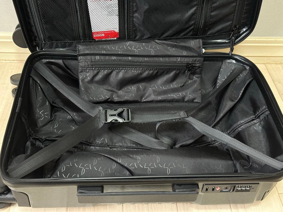 UNDER ARMOUR ブラックキャリーケース