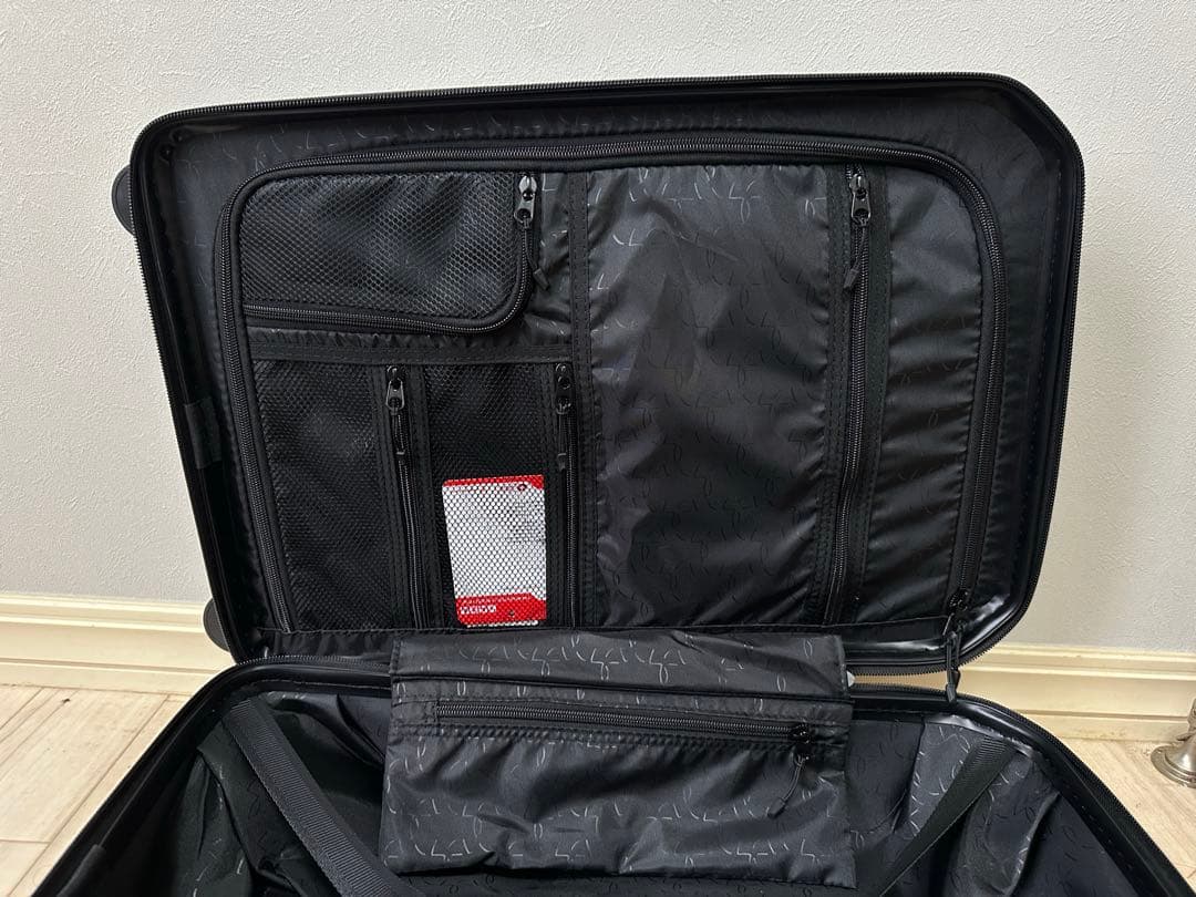 UNDER ARMOUR ブラックキャリーケース