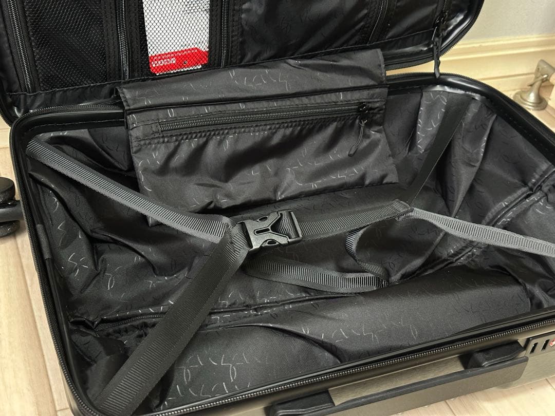 UNDER ARMOUR ブラックキャリーケース