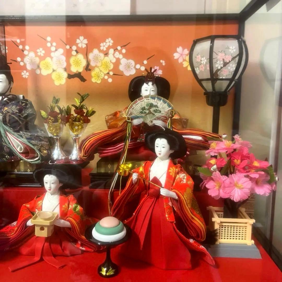 雛人形 三人官女 ぼんぼり.点灯.煌びやかなガラスケース飾り大型配送込み