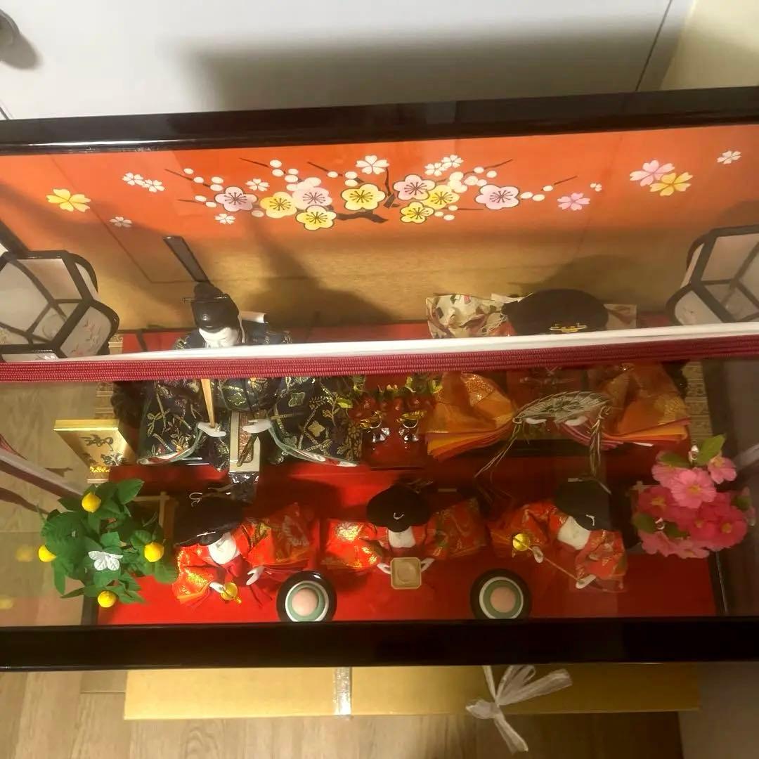 雛人形 三人官女 ぼんぼり.点灯.煌びやかなガラスケース飾り大型配送込み