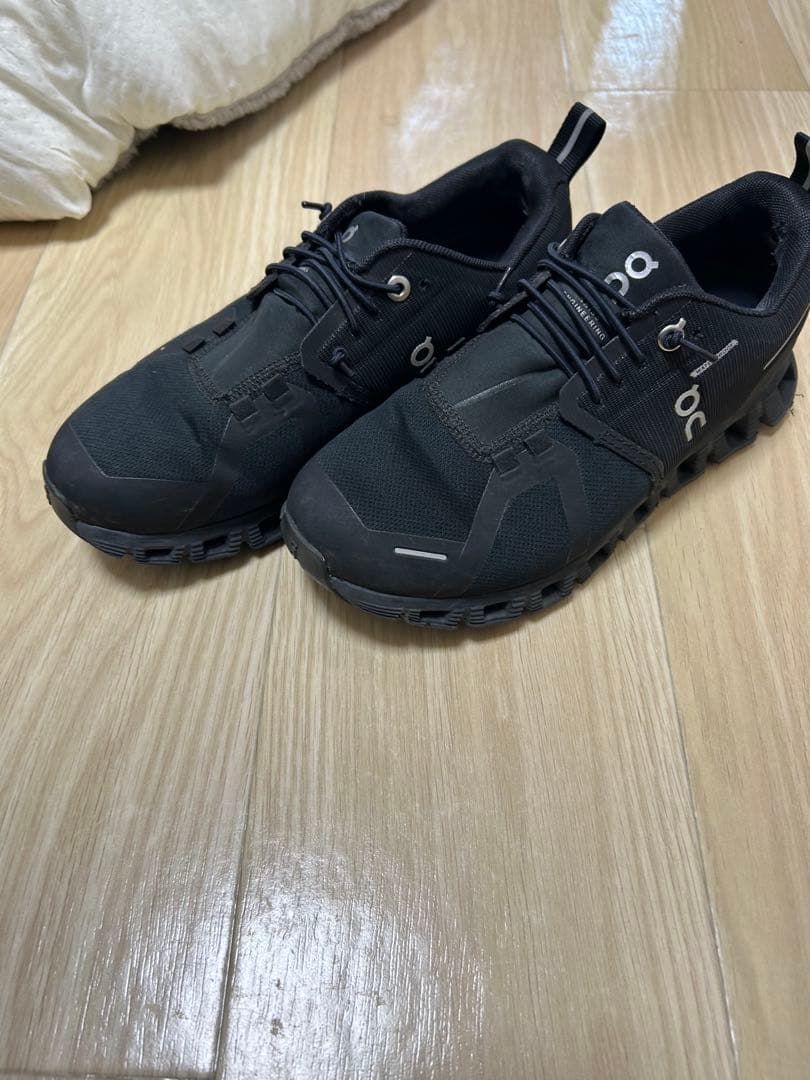 美品 On オン クラウド5 ウォータープルーフ 軽量 防水 黒