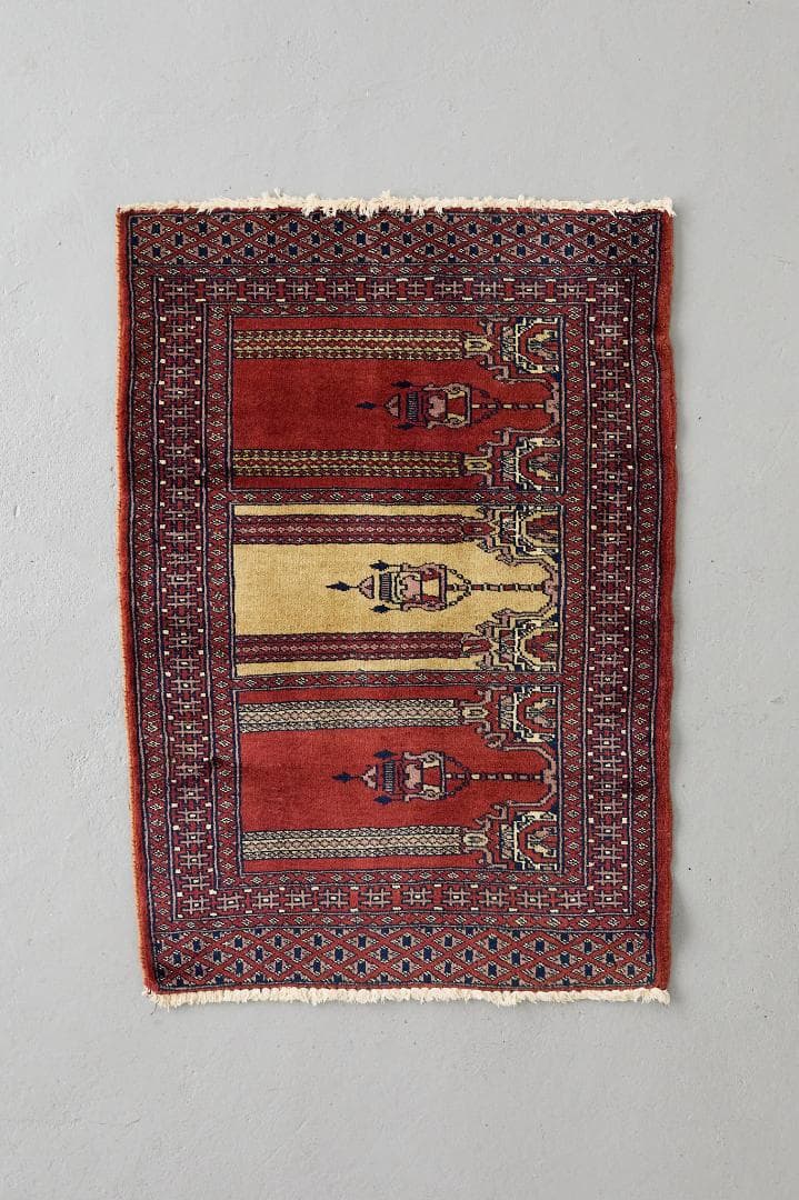 ヴィンテージラグ　トライバルラグ　パキスタン産（94×65cm）赤　黄　紺　黒