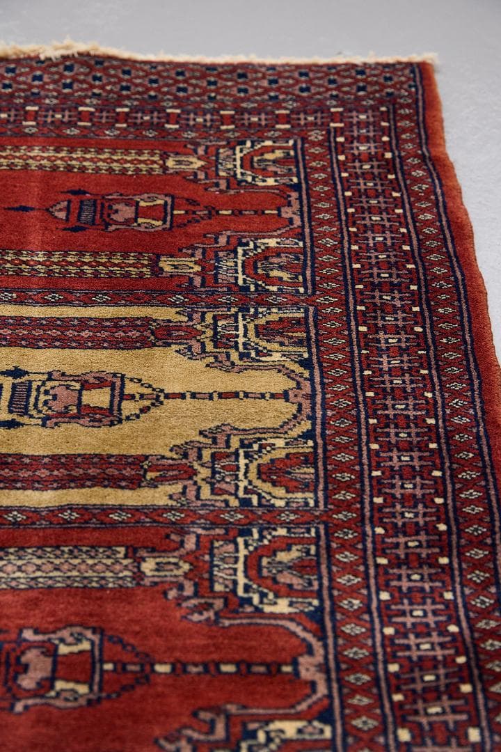 ヴィンテージラグ　トライバルラグ　パキスタン産（94×65cm）赤　黄　紺　黒