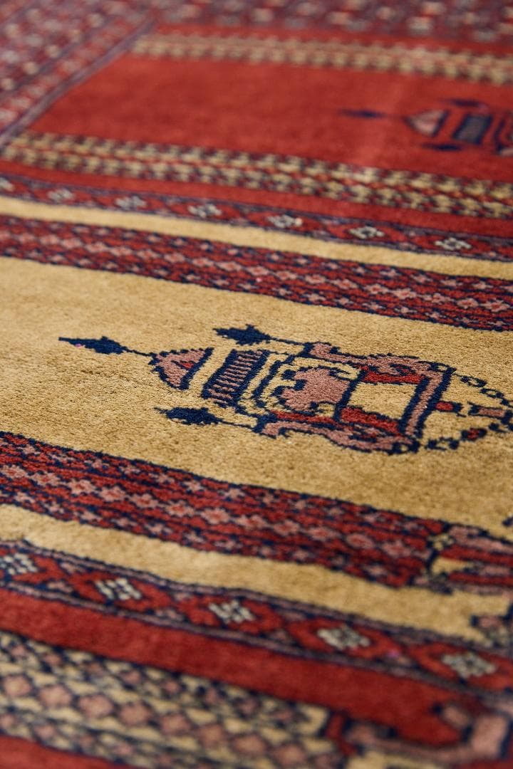 ヴィンテージラグ　トライバルラグ　パキスタン産（94×65cm）赤　黄　紺　黒