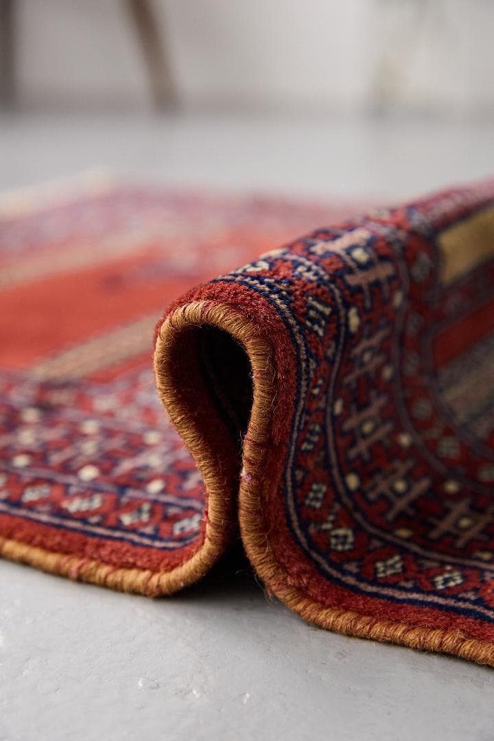 ヴィンテージラグ　トライバルラグ　パキスタン産（94×65cm）赤　黄　紺　黒