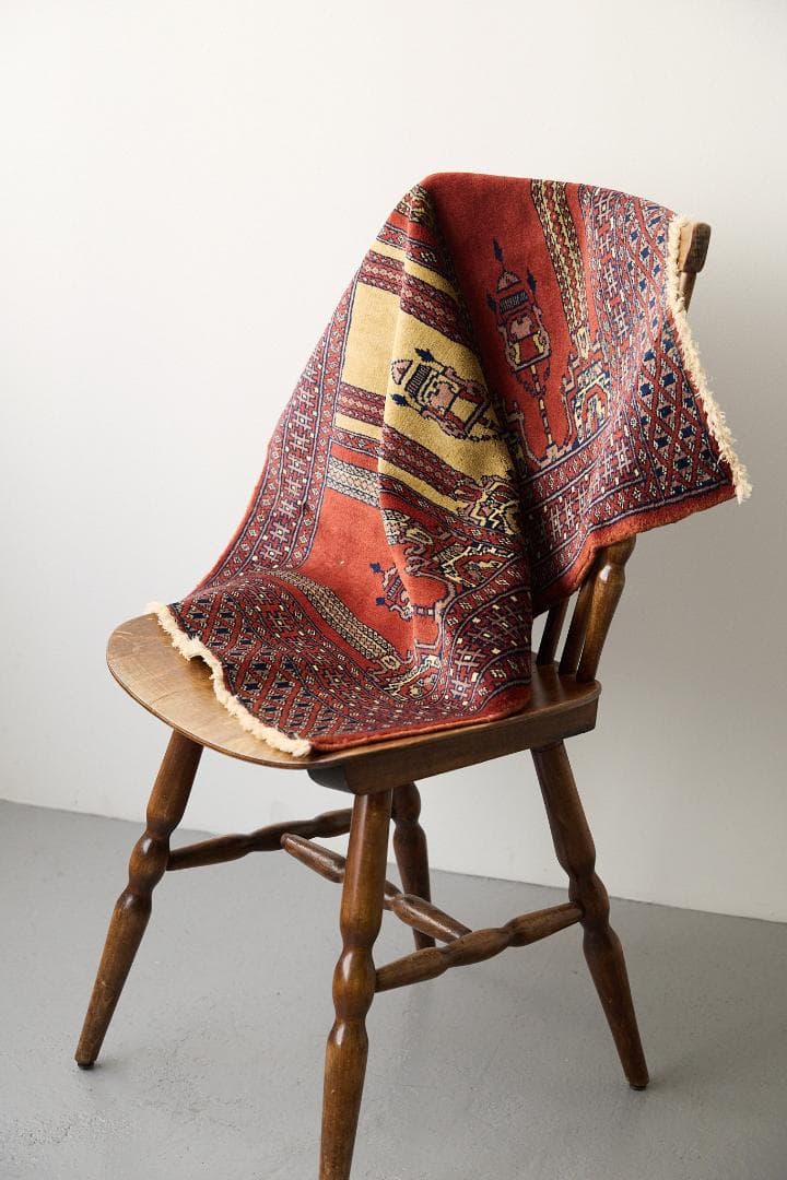 ヴィンテージラグ　トライバルラグ　パキスタン産（94×65cm）赤　黄　紺　黒