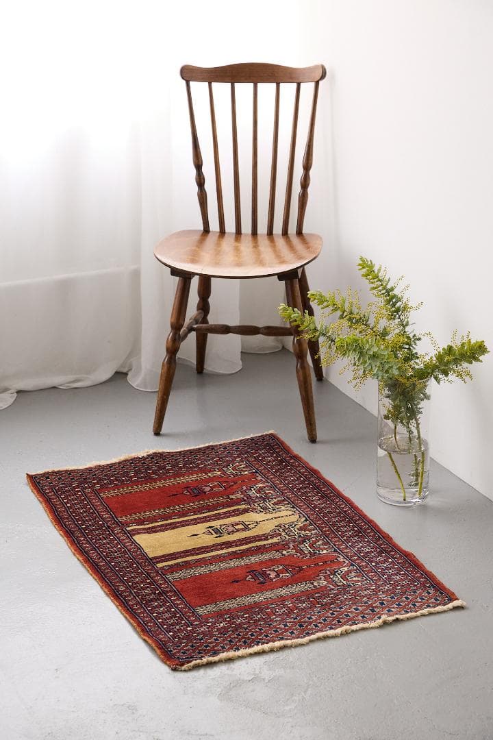 ヴィンテージラグ　トライバルラグ　パキスタン産（94×65cm）赤　黄　紺　黒