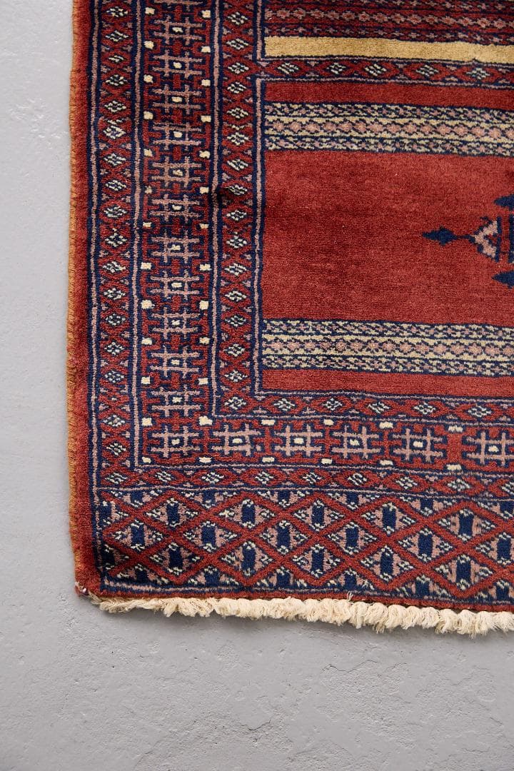 ヴィンテージラグ　トライバルラグ　パキスタン産（94×65cm）赤　黄　紺　黒