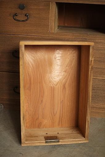 古く味のある木製の引き出し5杯　チェスト　昭和レトロ　タンス　古家具　古民家