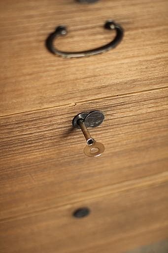 古く味のある木製の引き出し5杯　チェスト　昭和レトロ　タンス　古家具　古民家