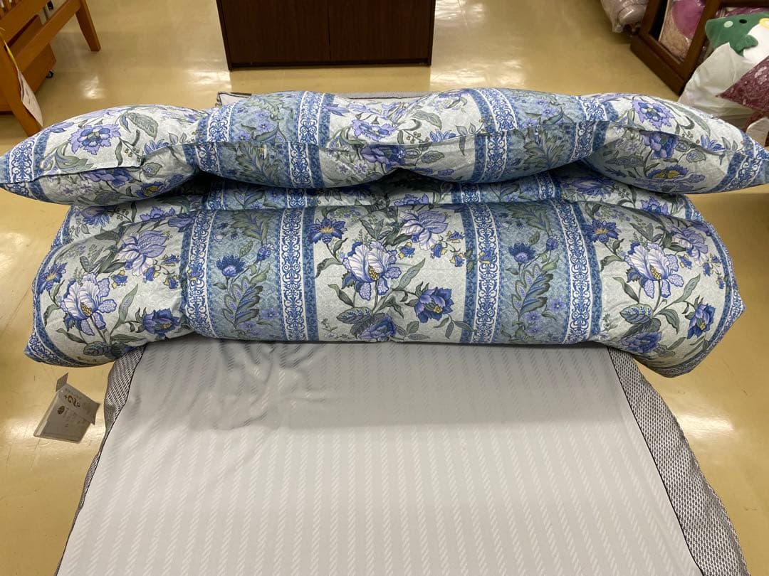 西川　羽毛掛け布団・リバクラブ　ハンガリー産グレーグースダウン９０%・シングル