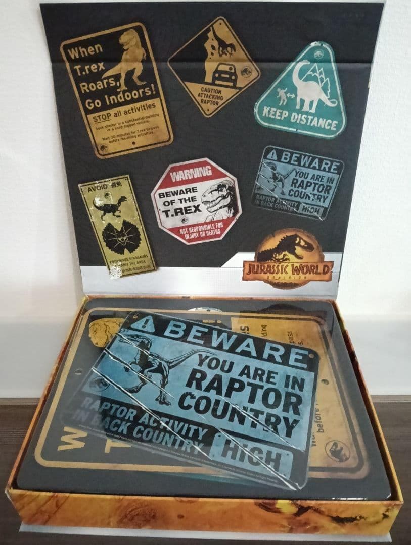 ジュラシックワールド　メタルワーニングサイン　スケールプロップレプリカ