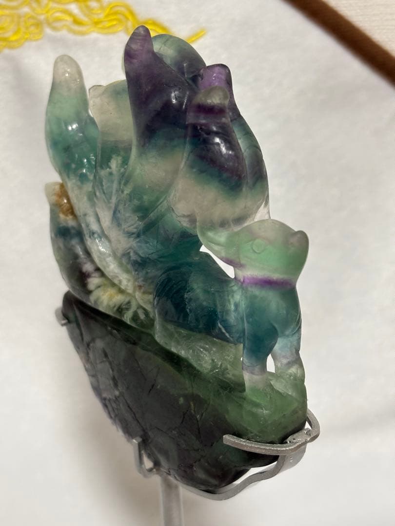 【天然石】フェザーフローライト　九尾　置物　美品 台座付き