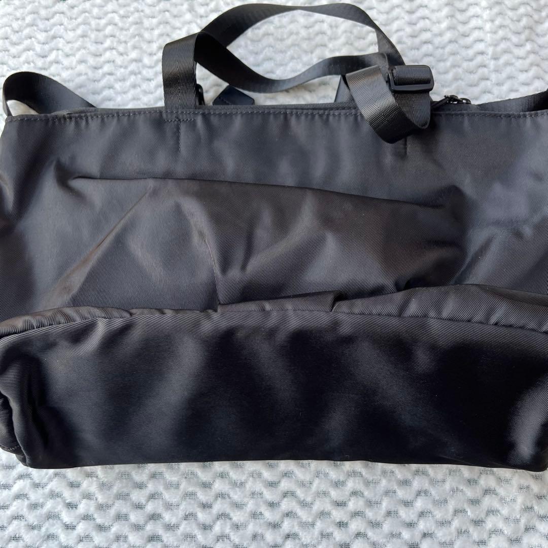 イアパピヨネ アジャスタートートバッグ 横型 ブラック