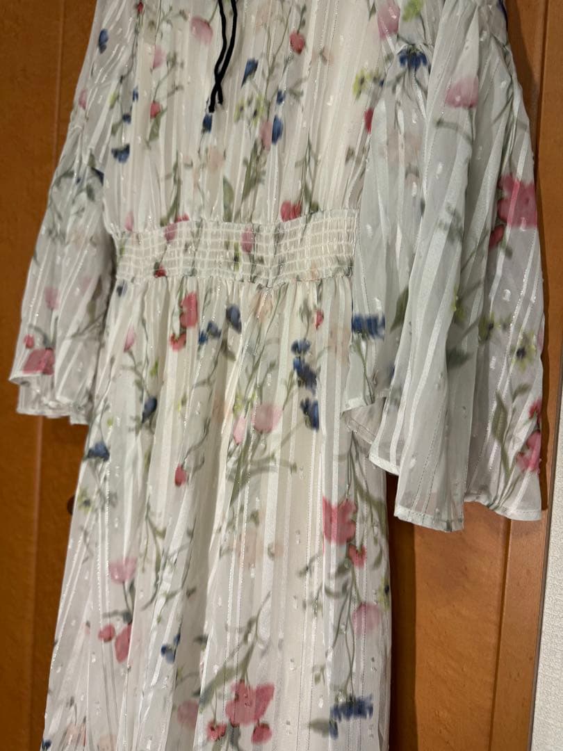 【ひー】ボウタイフラワープリントワンピース