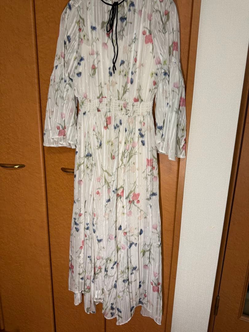 【ひー】ボウタイフラワープリントワンピース