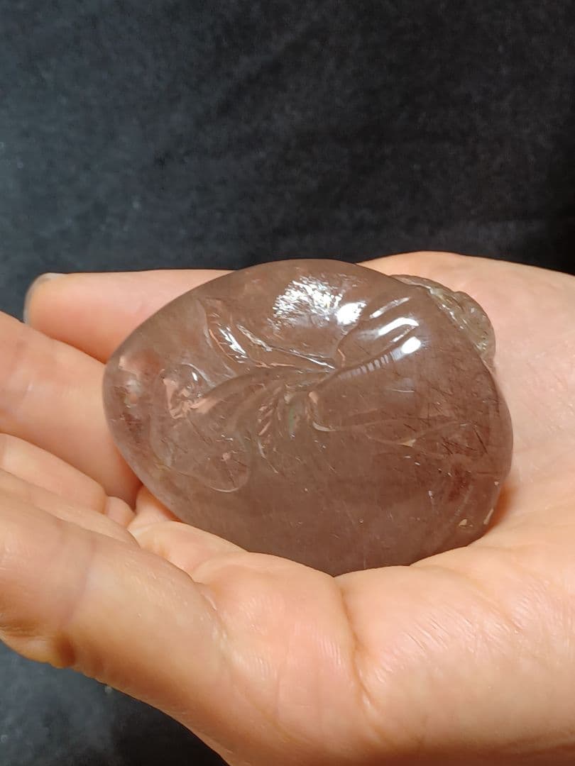 ラビットヘアールチル　本水晶龍 の彫刻 の置物　ネックレス用の穴あり！