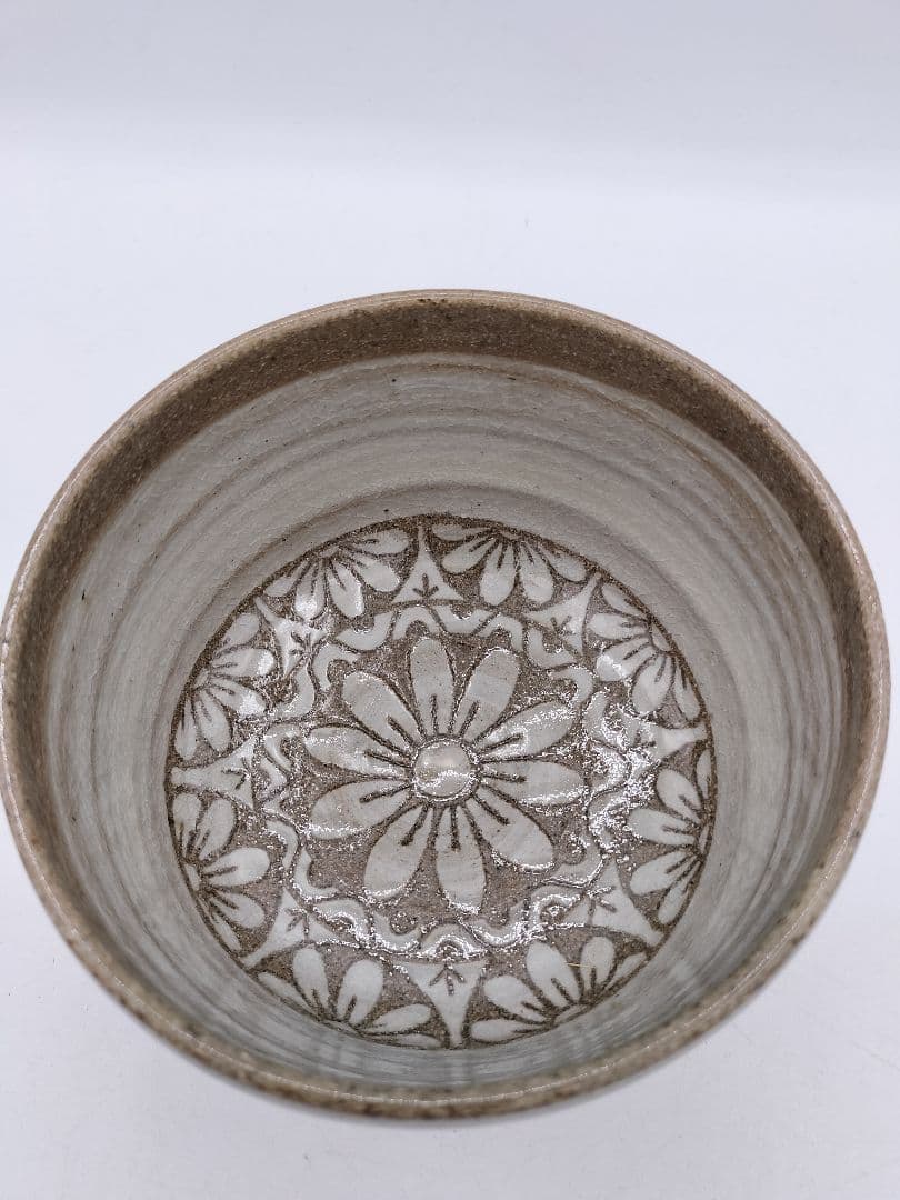 c642 茶碗 白石焼 掻落草花紋 井樋博 木箱 茶道具 古物