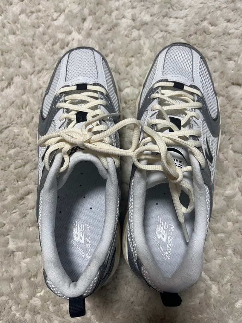 靴 emmi New Balance U530