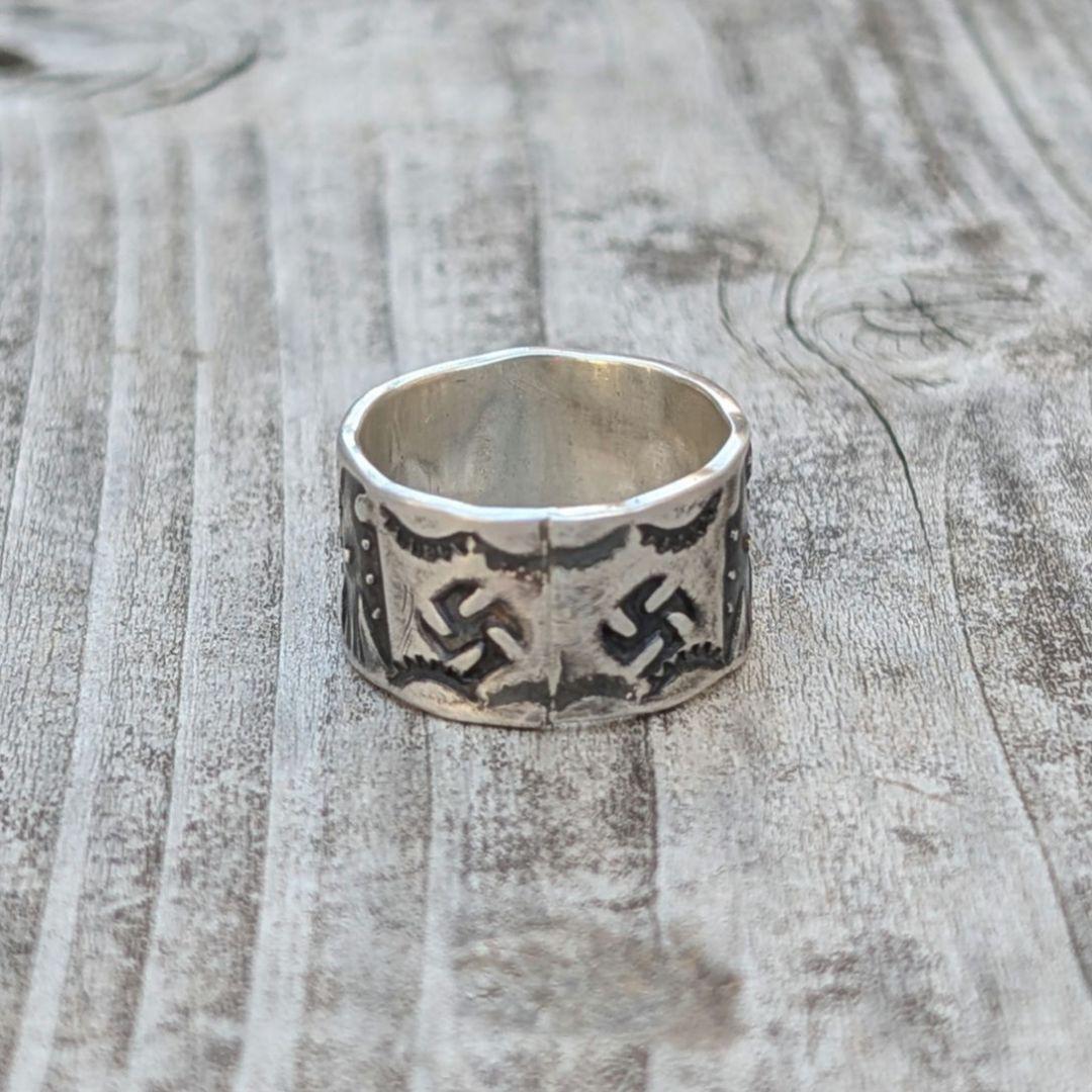 ハンドメイドのシルバーリング　インディアンジュエリー風