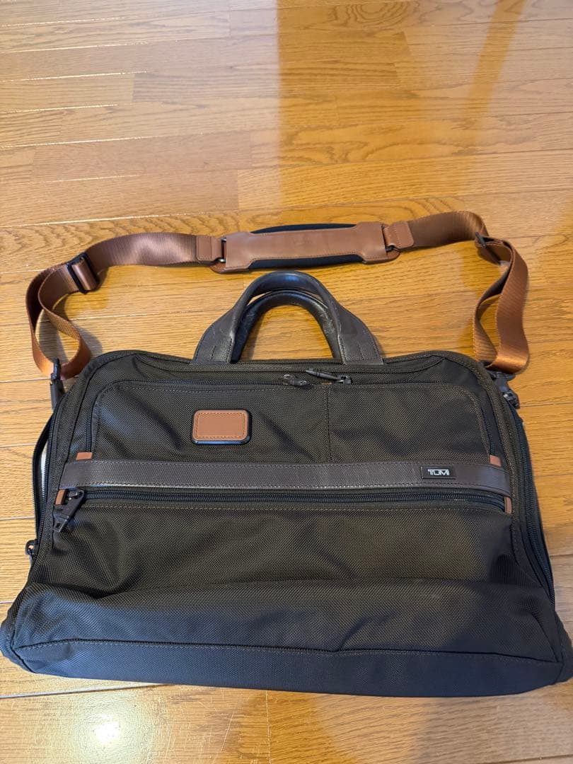 TUMI 韓国限定　ブラウン 使用感あり