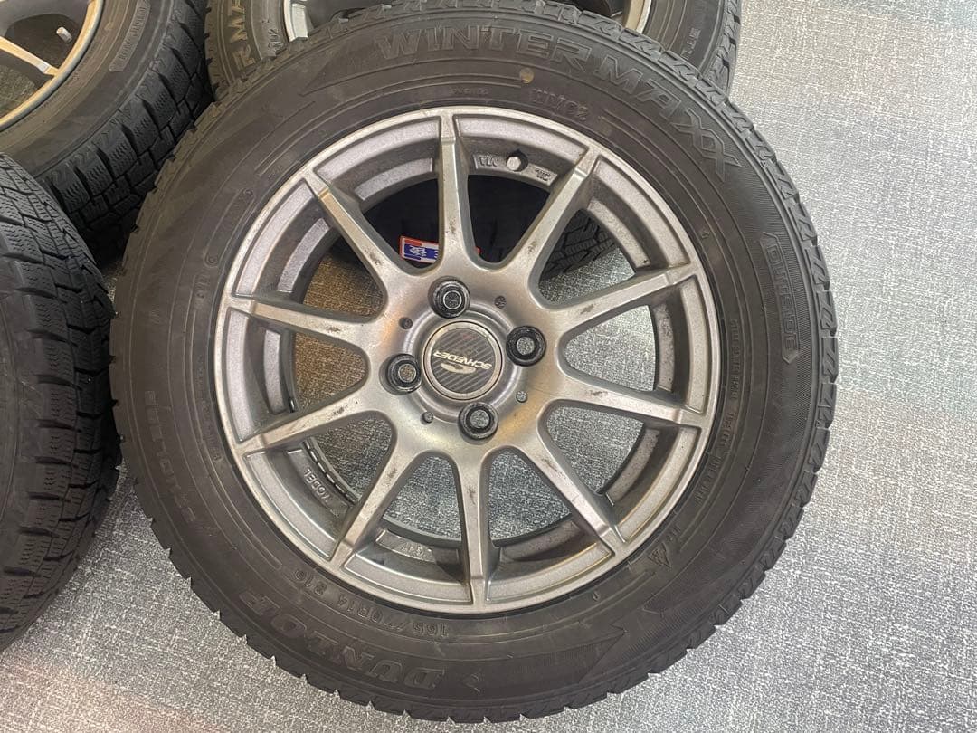 アクア　スタッドレス　165 70r 14 22年製