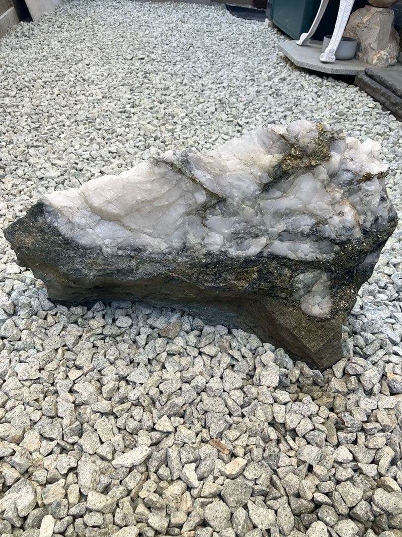 金鉱石　天然石　鑑賞石　自然石　飾り物　オブジェ