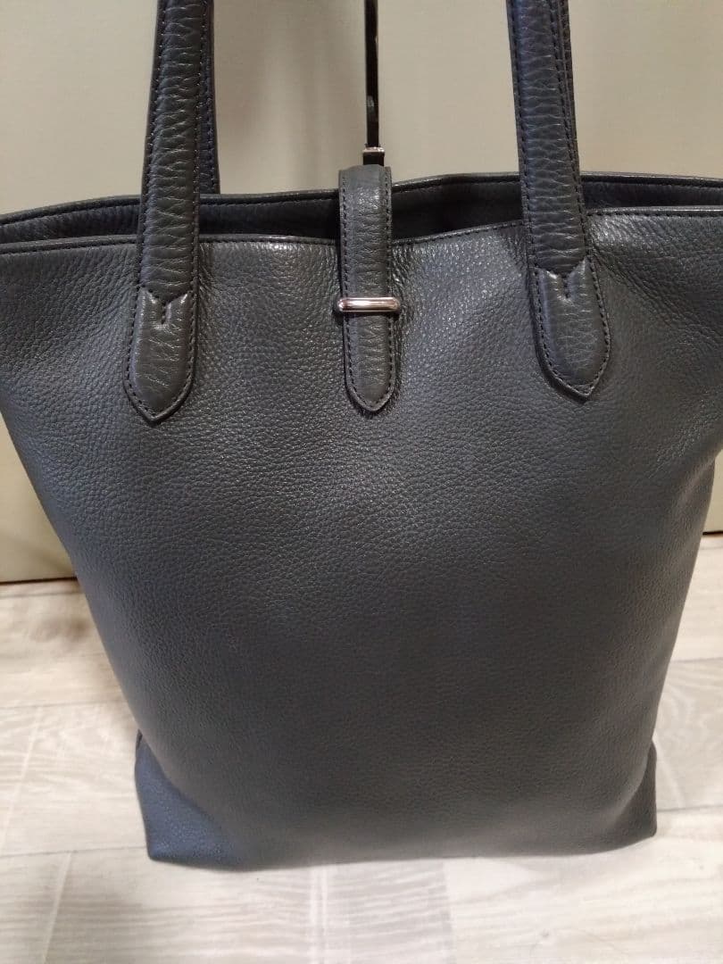 ペッレモルビダトートバックグレー