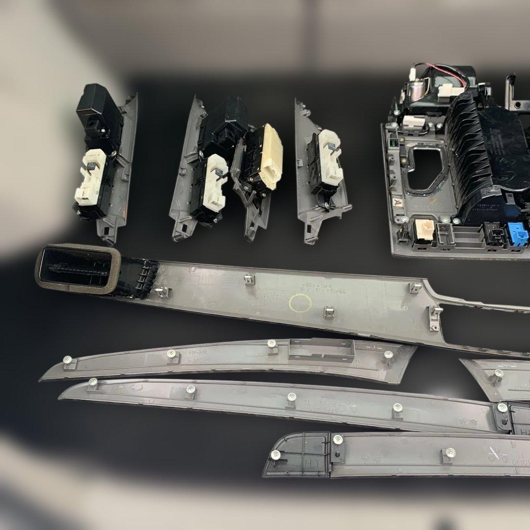 トヨタ　18クラウン　純正インパネセットスイッチ付 グレー　動作確認済み 中古品