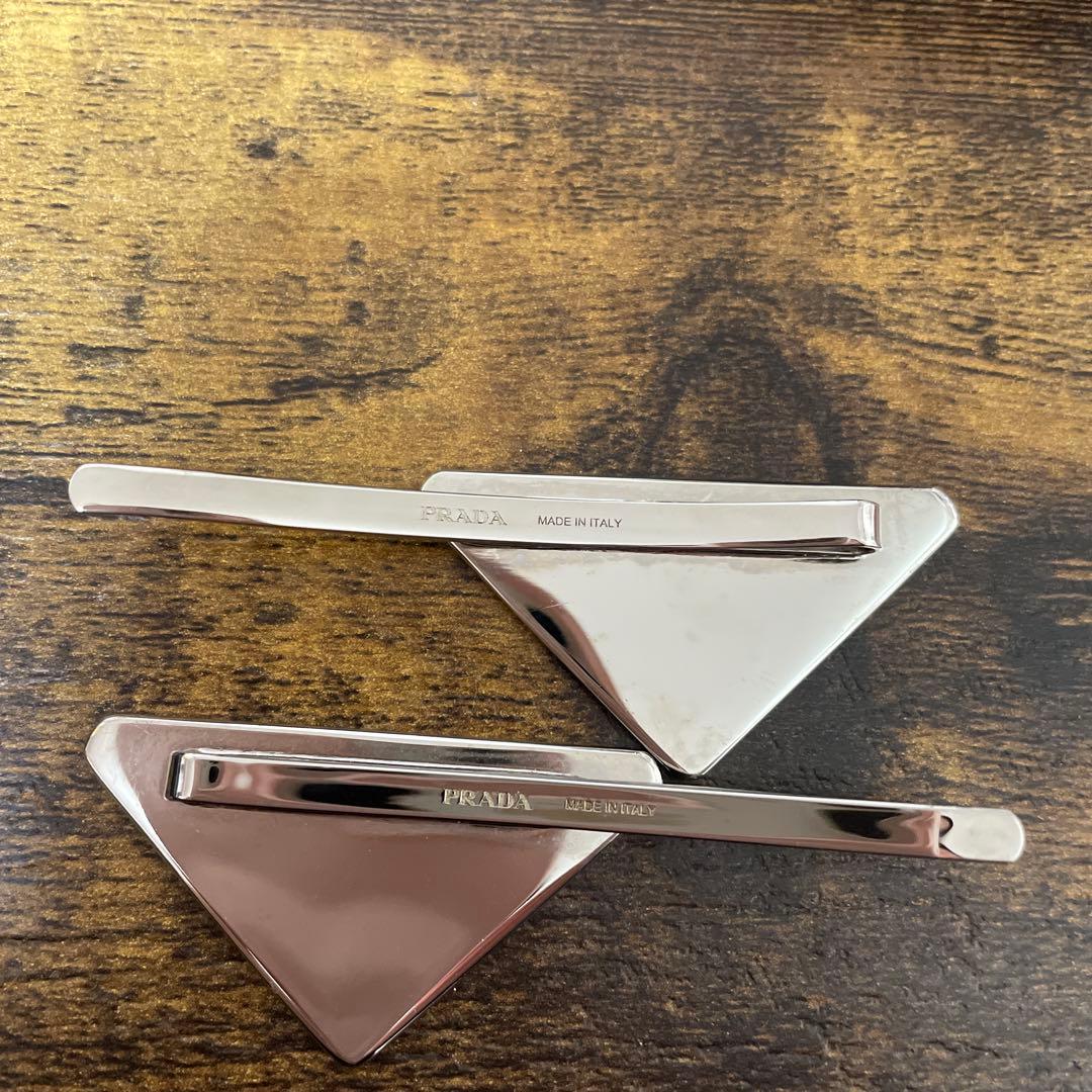 プラダ　ヘアピン　ブラック