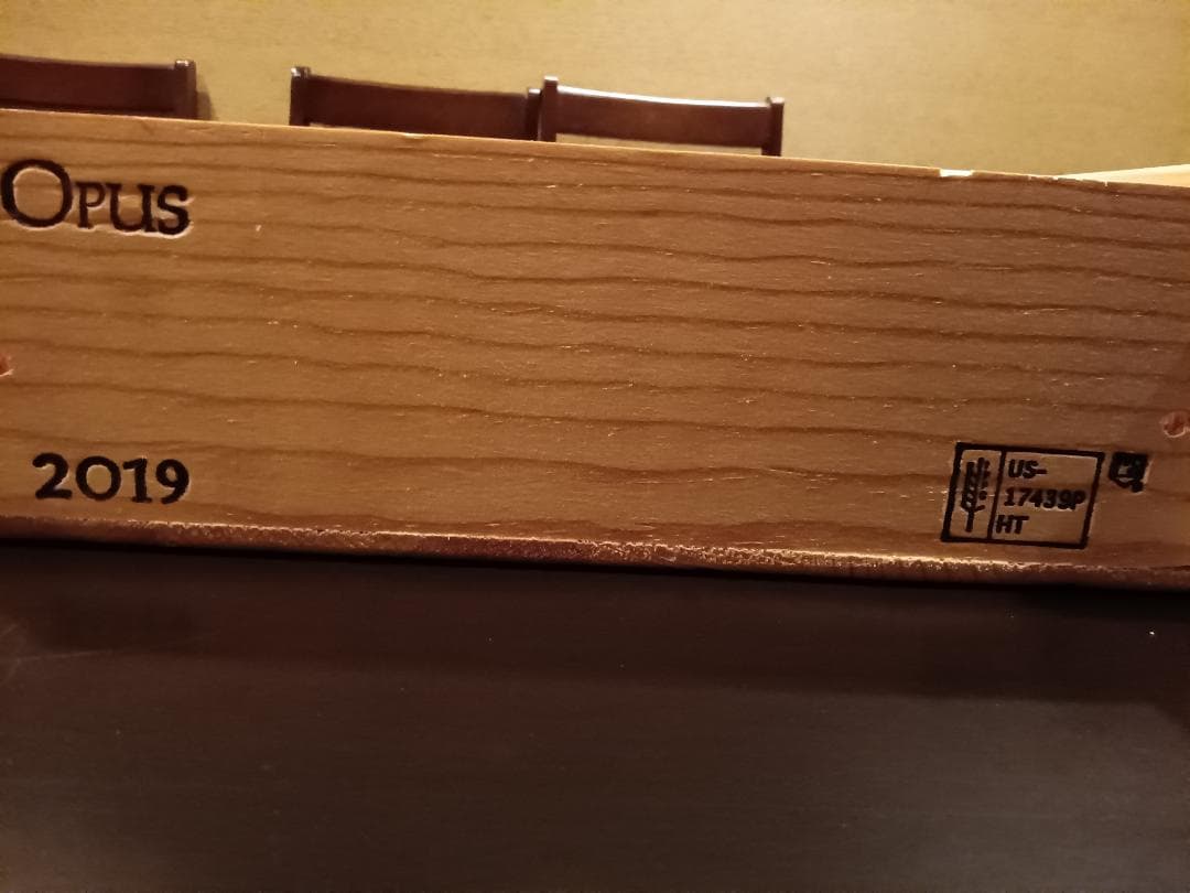 Opus　Oneが入っていた木箱（空き箱）　 2019年1個、 2018年1個