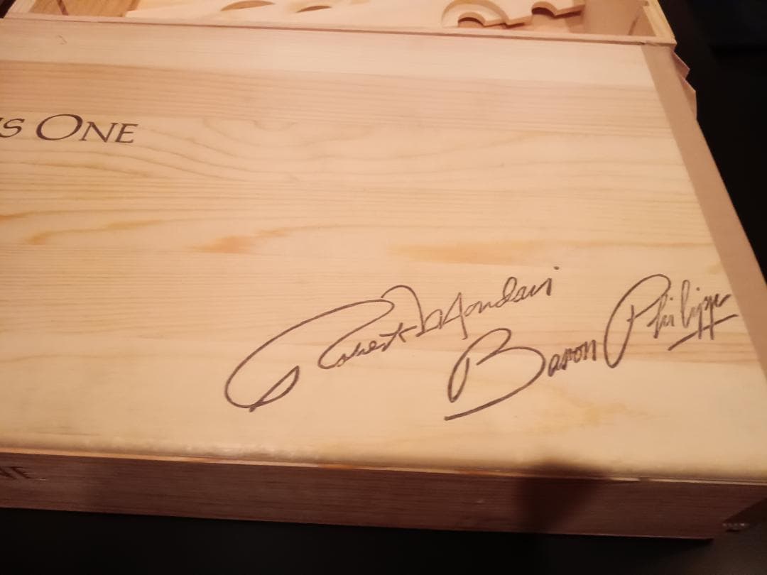 Opus　Oneが入っていた木箱（空き箱）　 2019年1個、 2018年1個