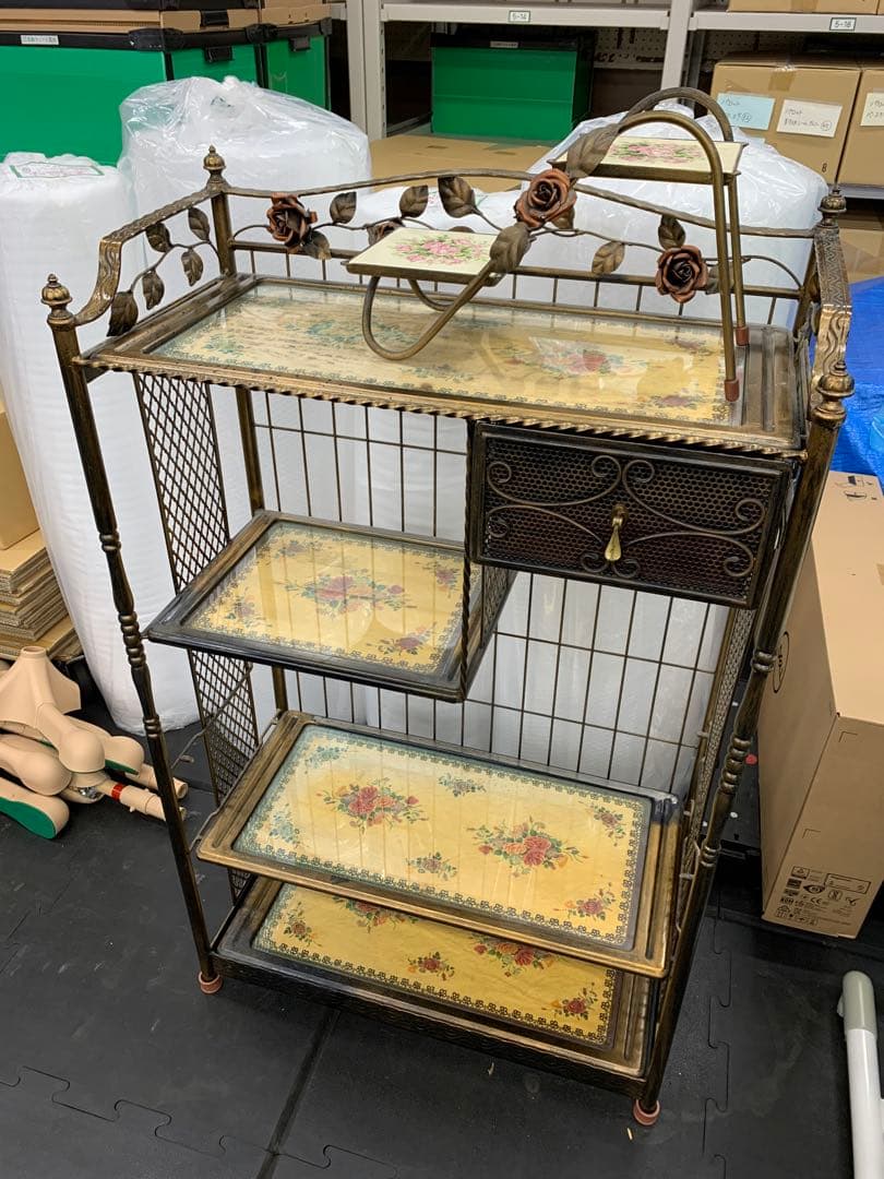 アンティーク家具　ラック　インテリア　花柄　メタルラック