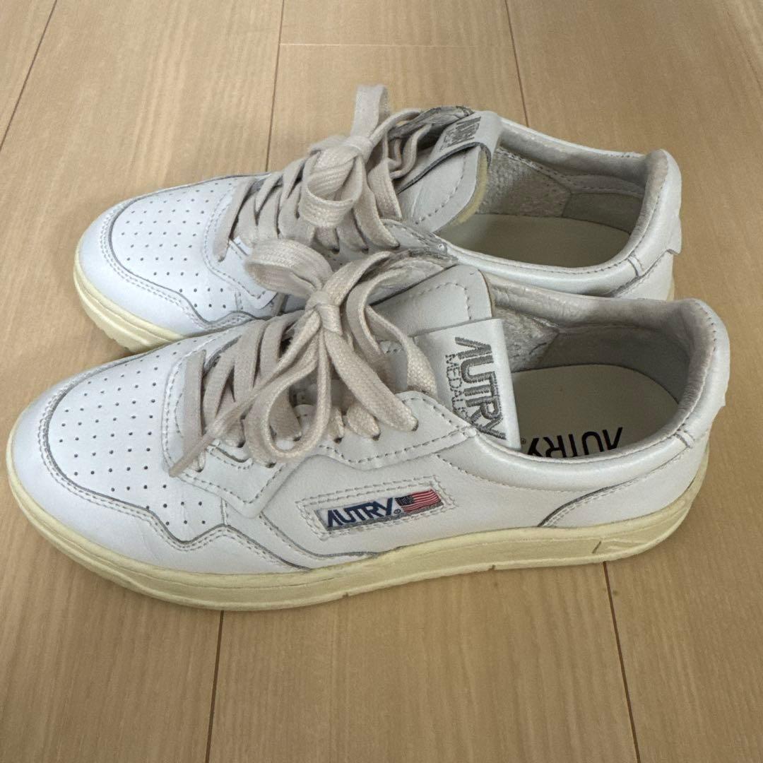 AUTRY/オートリー MEDALIST LOW WOM 24cm