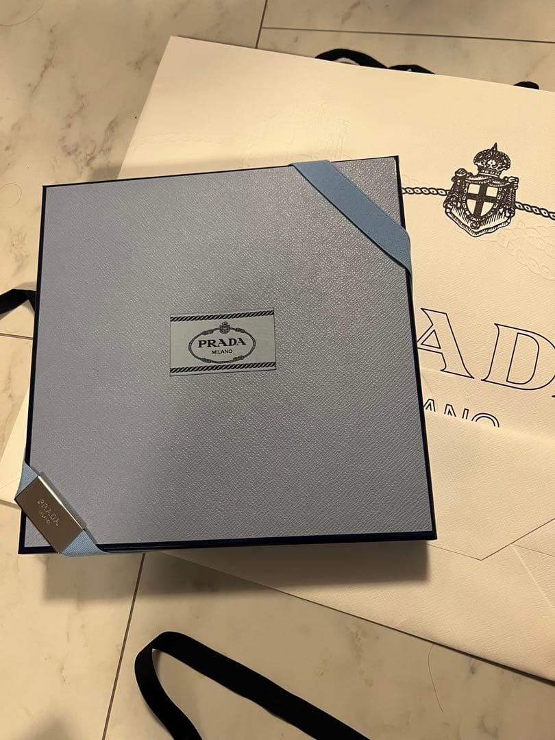 新品　PRADA シルクスカーフ