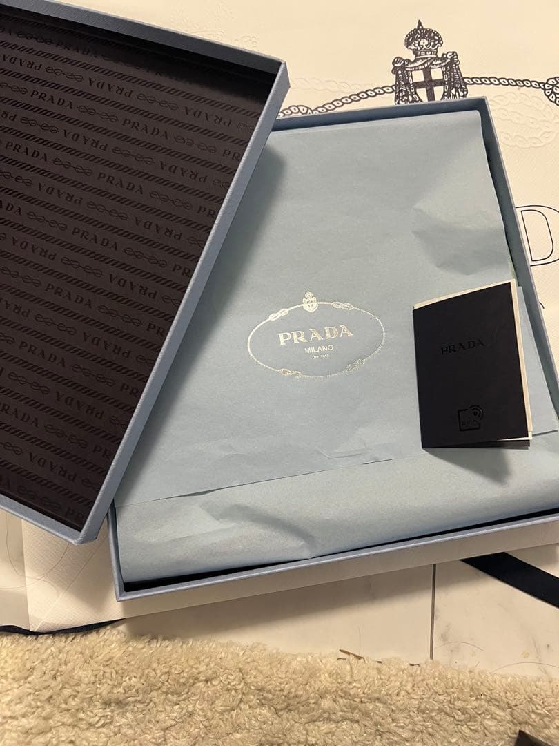 新品　PRADA シルクスカーフ