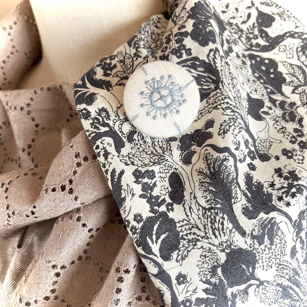 ワンちゃん☆ ミナペルホネンanemoneブローチとサークルレースストール