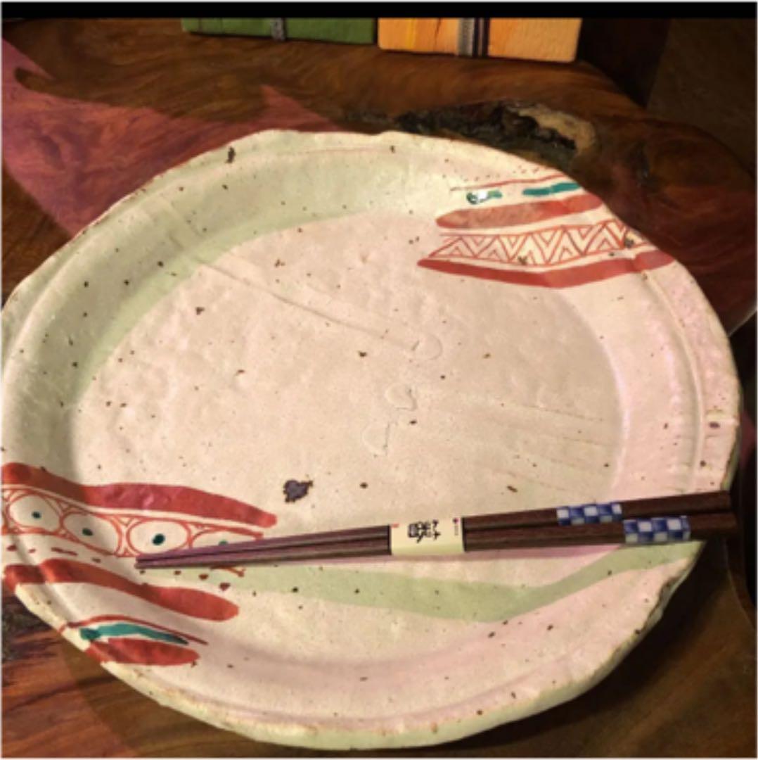 落ち着いた雰囲気の大きなお皿1枚